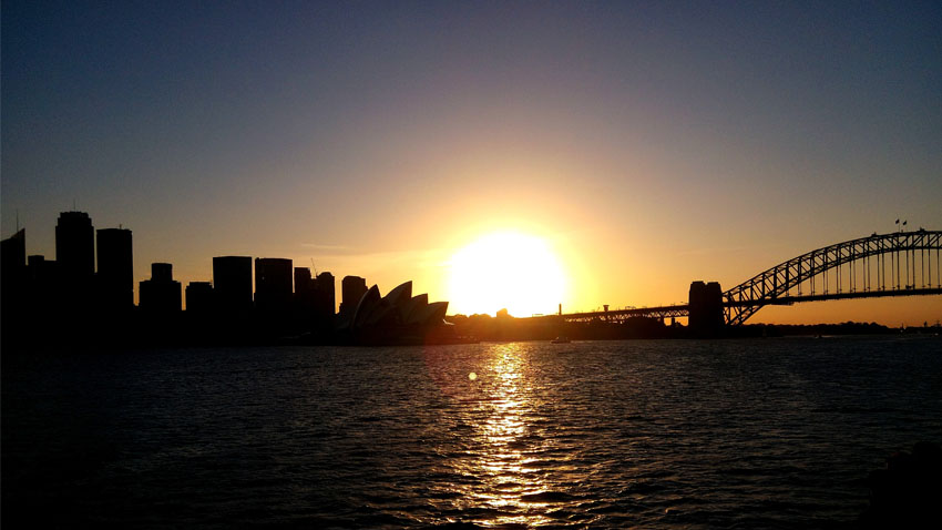 Coucher de soleil sur le Harbour Bridge à Sydney . Crédit Photo : Gaëtan Le Guennec
