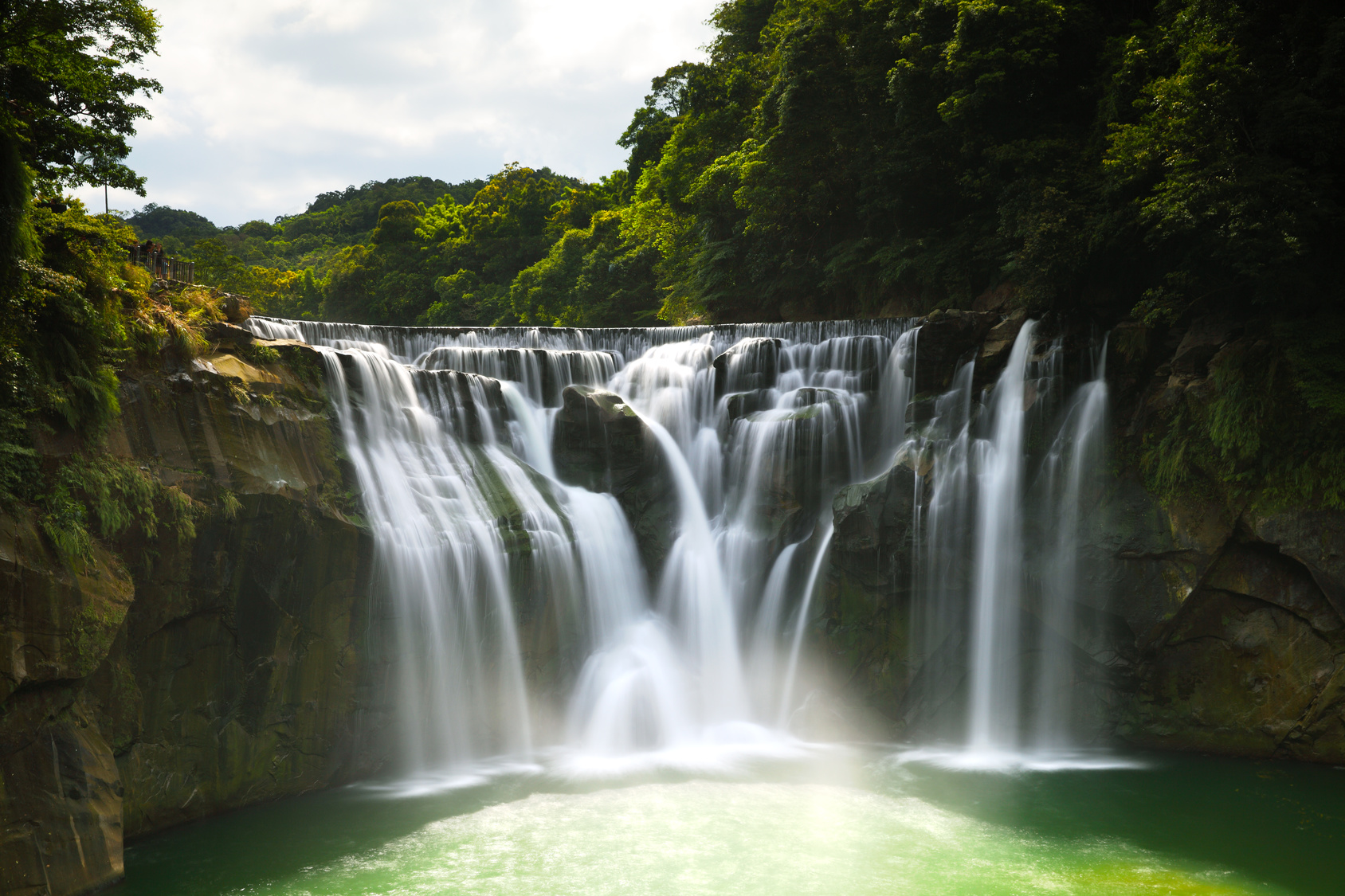 Cascade de Shifen à Taipei que vous pourrez admirer lors de votre PVT Taiwan