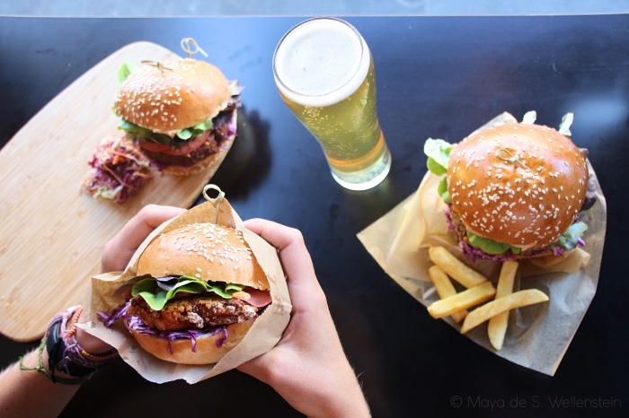 burger dans un restaurant a melbourne