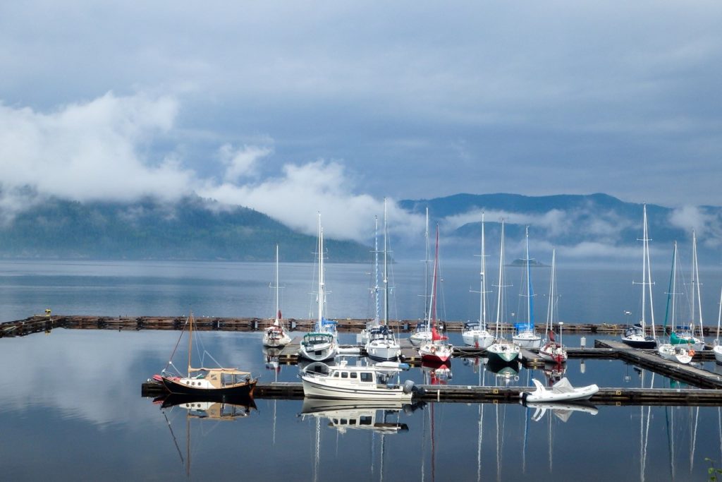 bateaux dans une marina au Quebec